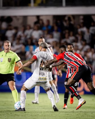 Rayan fora do campo no 1º gol do Santos