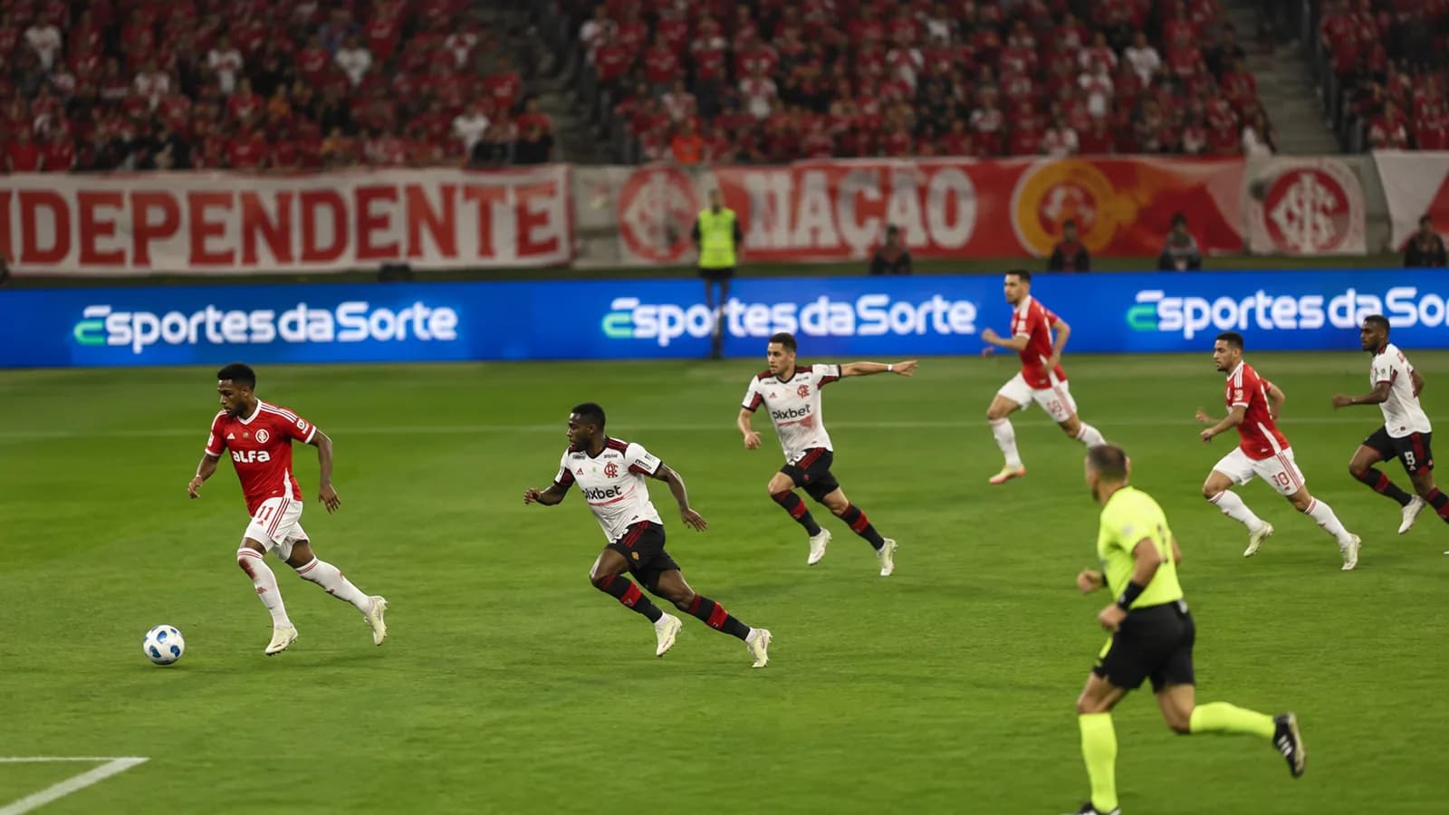Impedimento de Carbonero no gol de Vitinho.