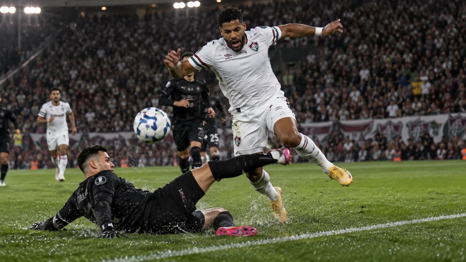 Possível expulsão para o jogador do Platense.